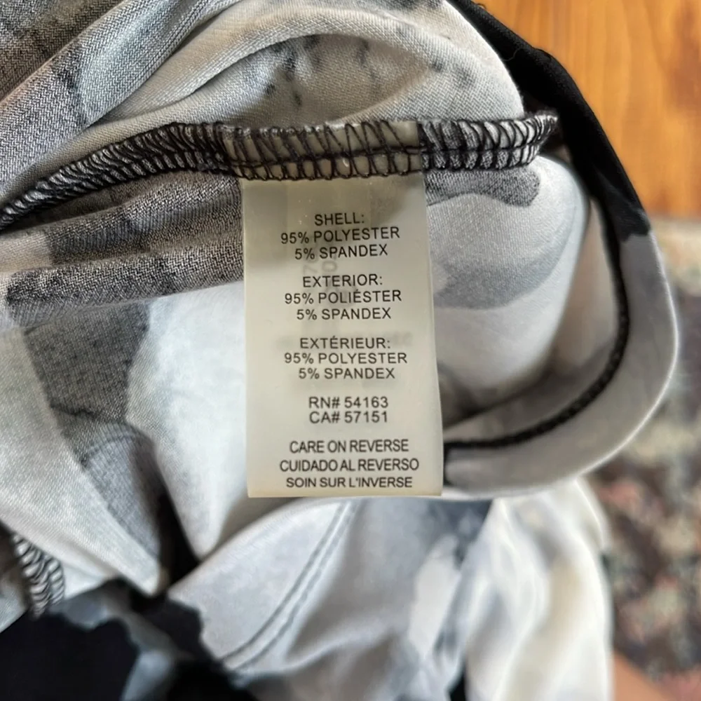 Calvin Klein women’s blouse. Sleeveless and sized L. Ships fast! - Picture 6 of 6